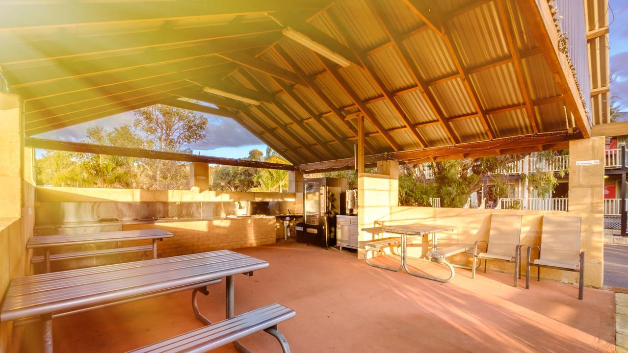 Australind Tourist Park Hotel Buitenkant foto